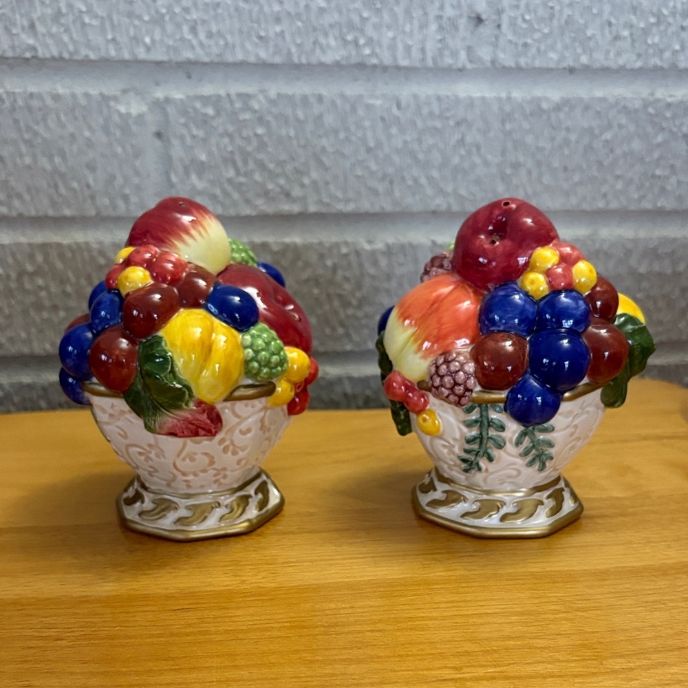Fitz and Floyd Venezia Figural Salt and Pepper Shaker Set EUC Fruit Motif